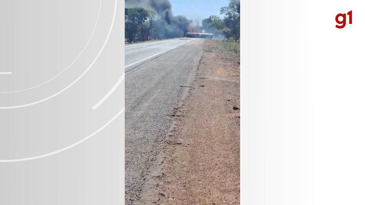 Rodovia BR-153 interditada após acidente com caminhão de metanol