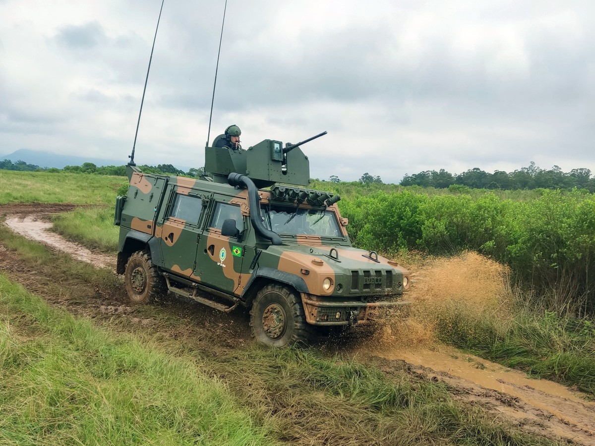 Exército recebe verba do PAC para comprar 420 blindados.