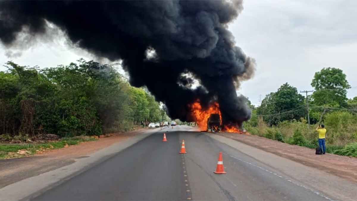 Terrível acidente: Ônibus da Guanabara pega fogo na BR-343 em Teresina!